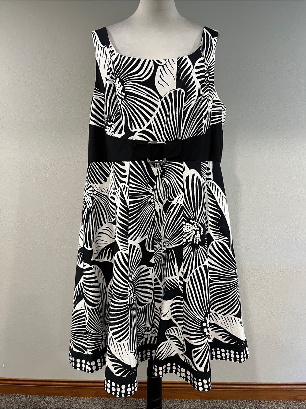 Black & White Floral A-Line plus size midi formal Dress size 22W